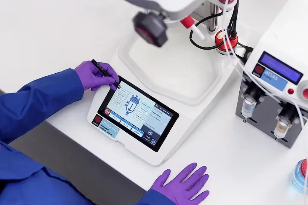 A chemist using Atlas HD touchscreen in the lab